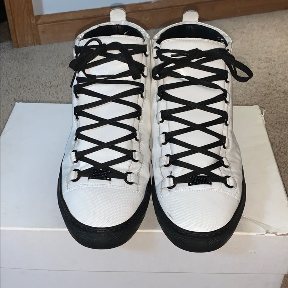 BALENCIAGA’S WHITE & BLACK Sz 10.5